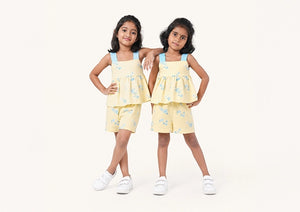 Girls Siblings
